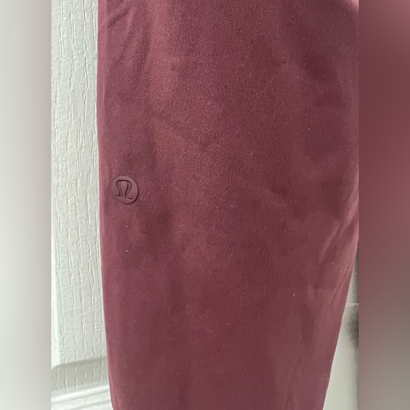 Lululemon On the Fly Jogger *Luxtreme 25" Cassis (Size 4) - Picture 9 of 10